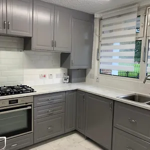  Apartment Luxury 3 Bedroom Flat With Garden