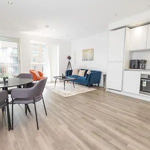  Apartment Escape - Royal Wharf